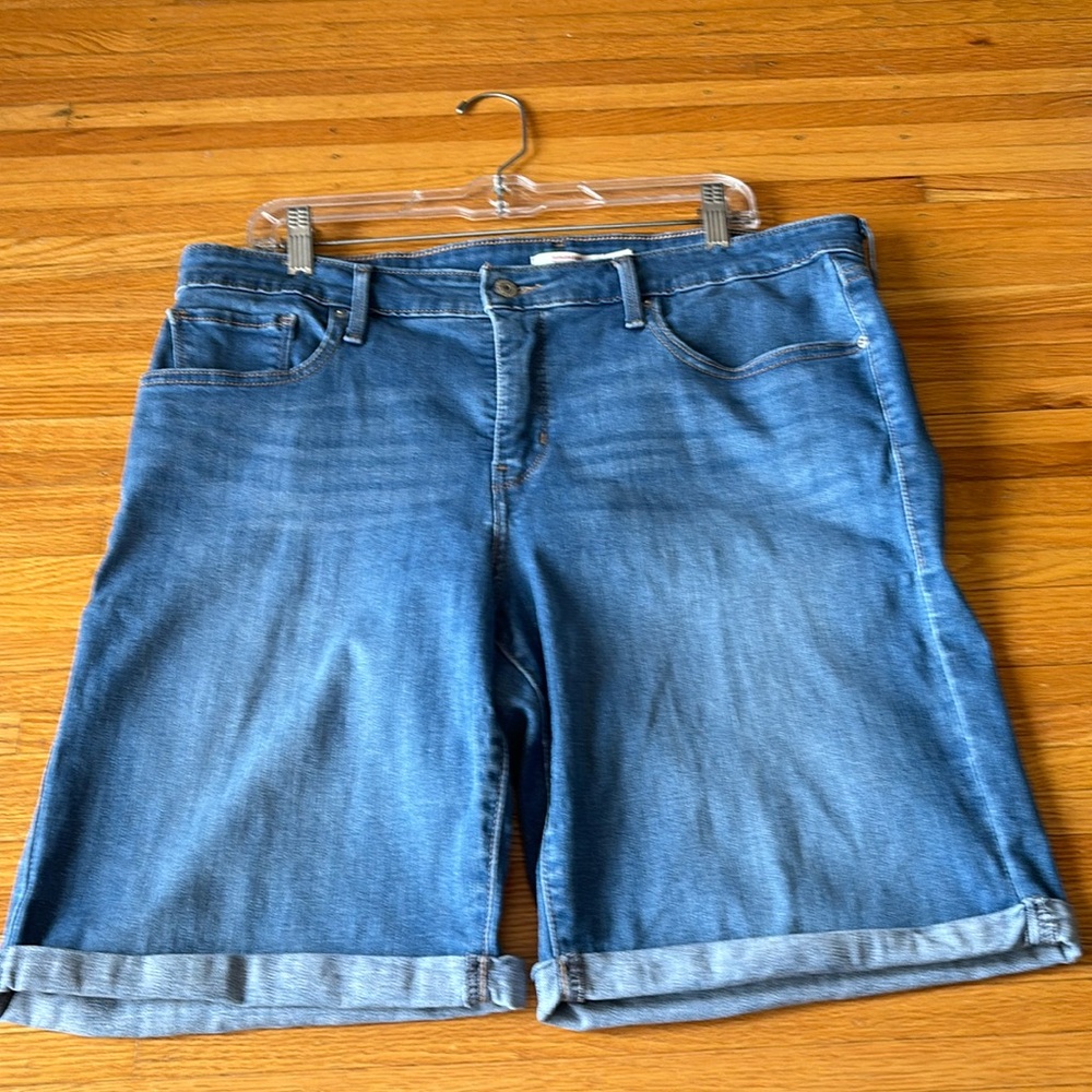 LEVIS Bermuda Short Lapis Ring - Medium Wash. size 20W